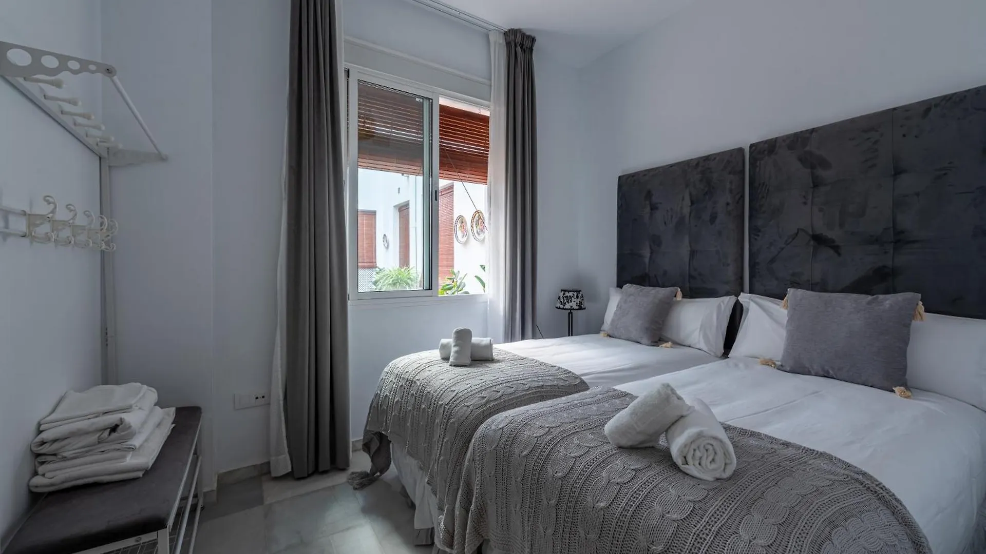Apartamentos Cruz De San Andres Seville 0*,